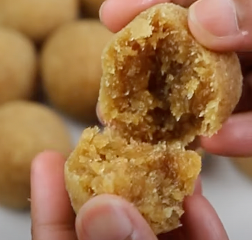 Coconut Laddu | Dry Coconut Laddu | Traditional Coconut Sweet